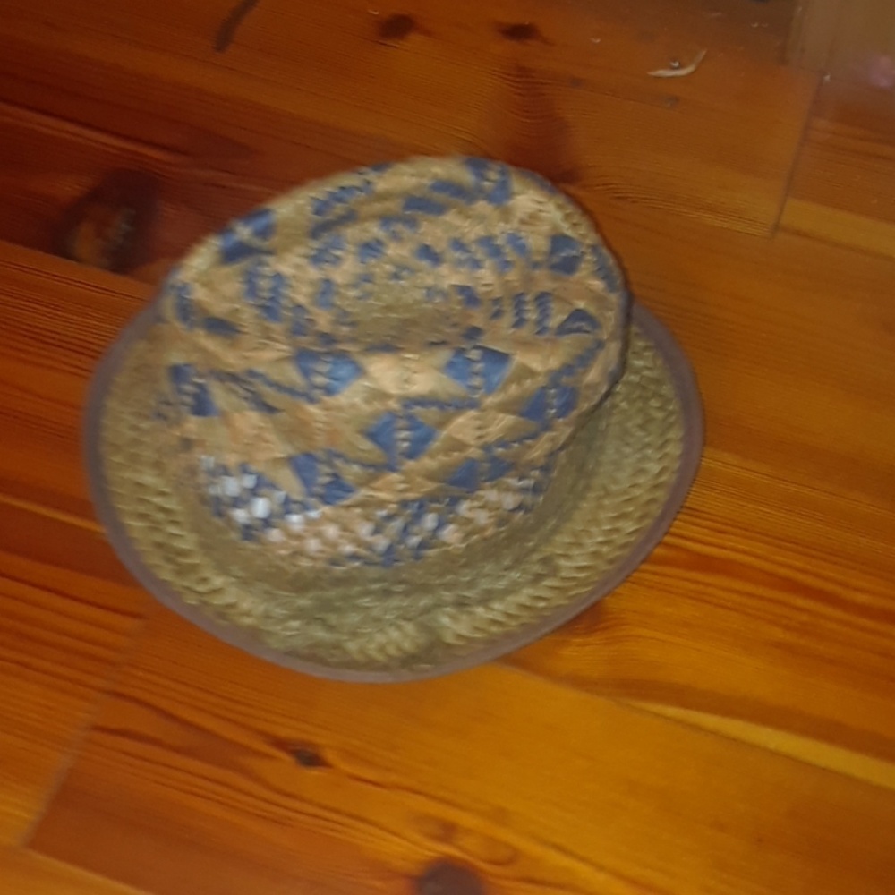 D & Y hat